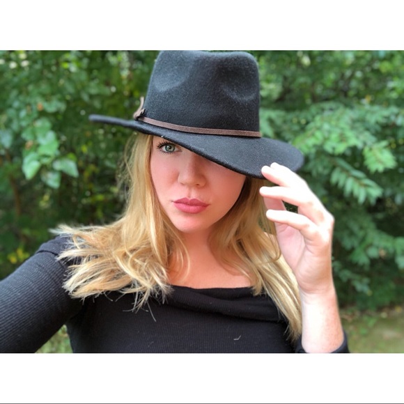 Meet your Posher, Jessica - Picture 1 of 1